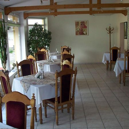 Pagunda Hotel Rokiskis Buitenkant foto
